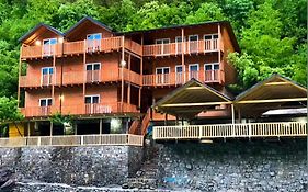 Livadhi Guesthouse Komani Lake